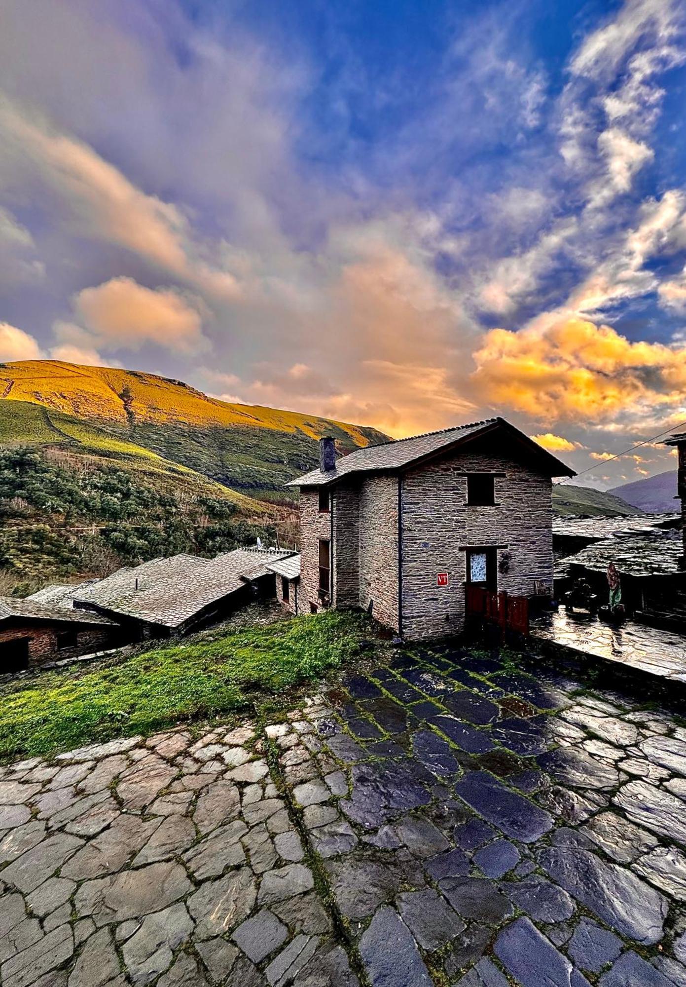 Lar Da Cima Holiday home Folgoso do Courel
